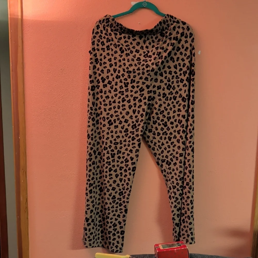 IMAN Leopard Print Straight Leg Pants - Picture 2 of 5